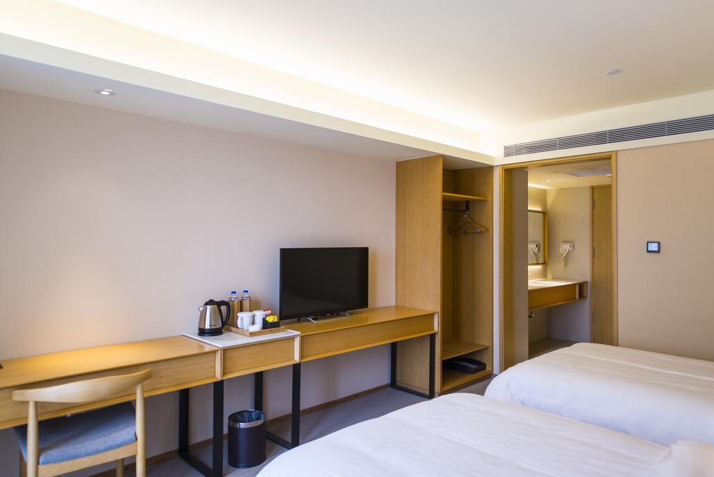 Hotel Ji Hongqiao Jinhui Road 4*