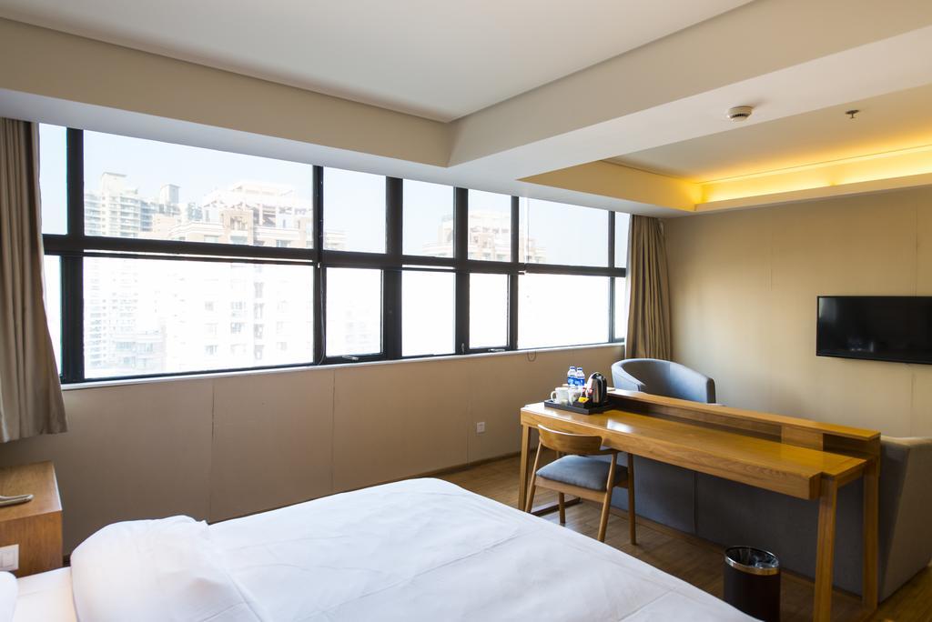 Ji Hongqiao Jinhui Road Hotel